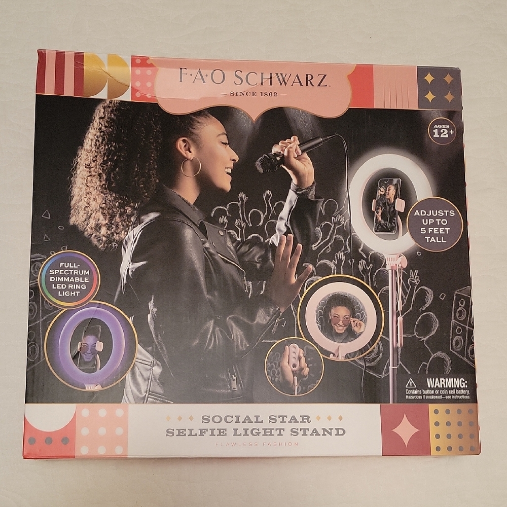 FAO Schwarz Social Star Selfie Light Stand- New!